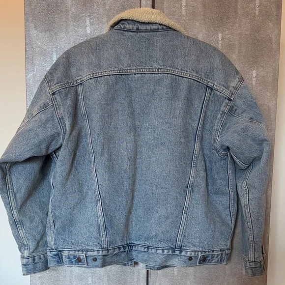 Levi's Light Blue Denim Sherpa-Lined Jacket - Picture 2 of 2